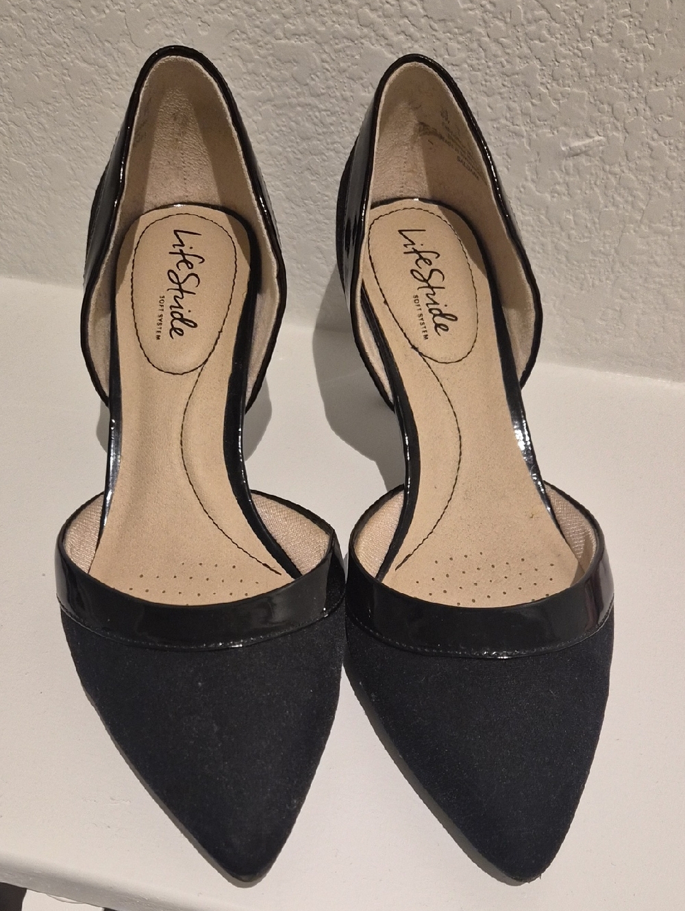 Life Stride Black Pointed-Toe Heels